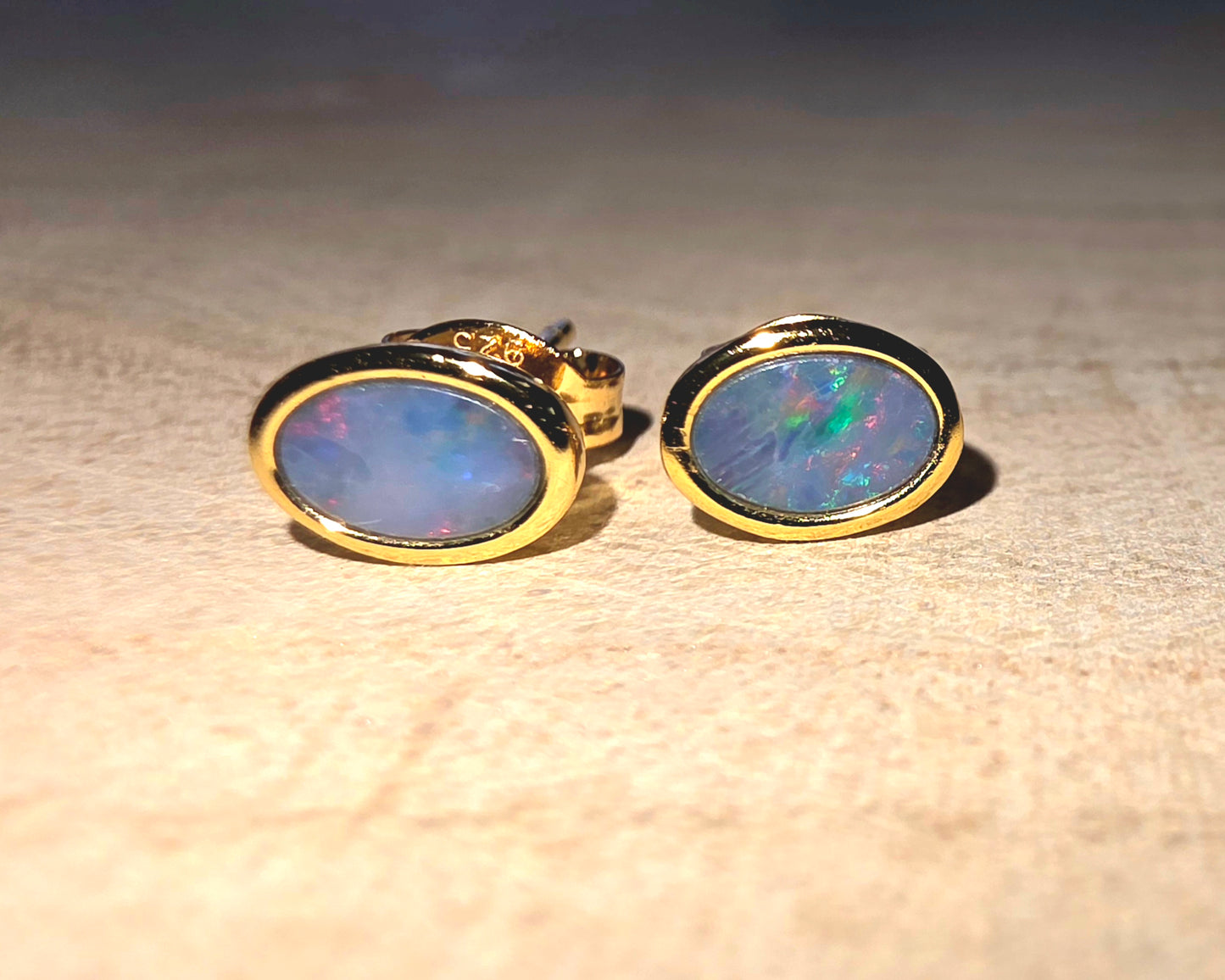 Boulder Opal Earrings – Red & Blue Flash (18k Gold‑Plated 925 Silver)