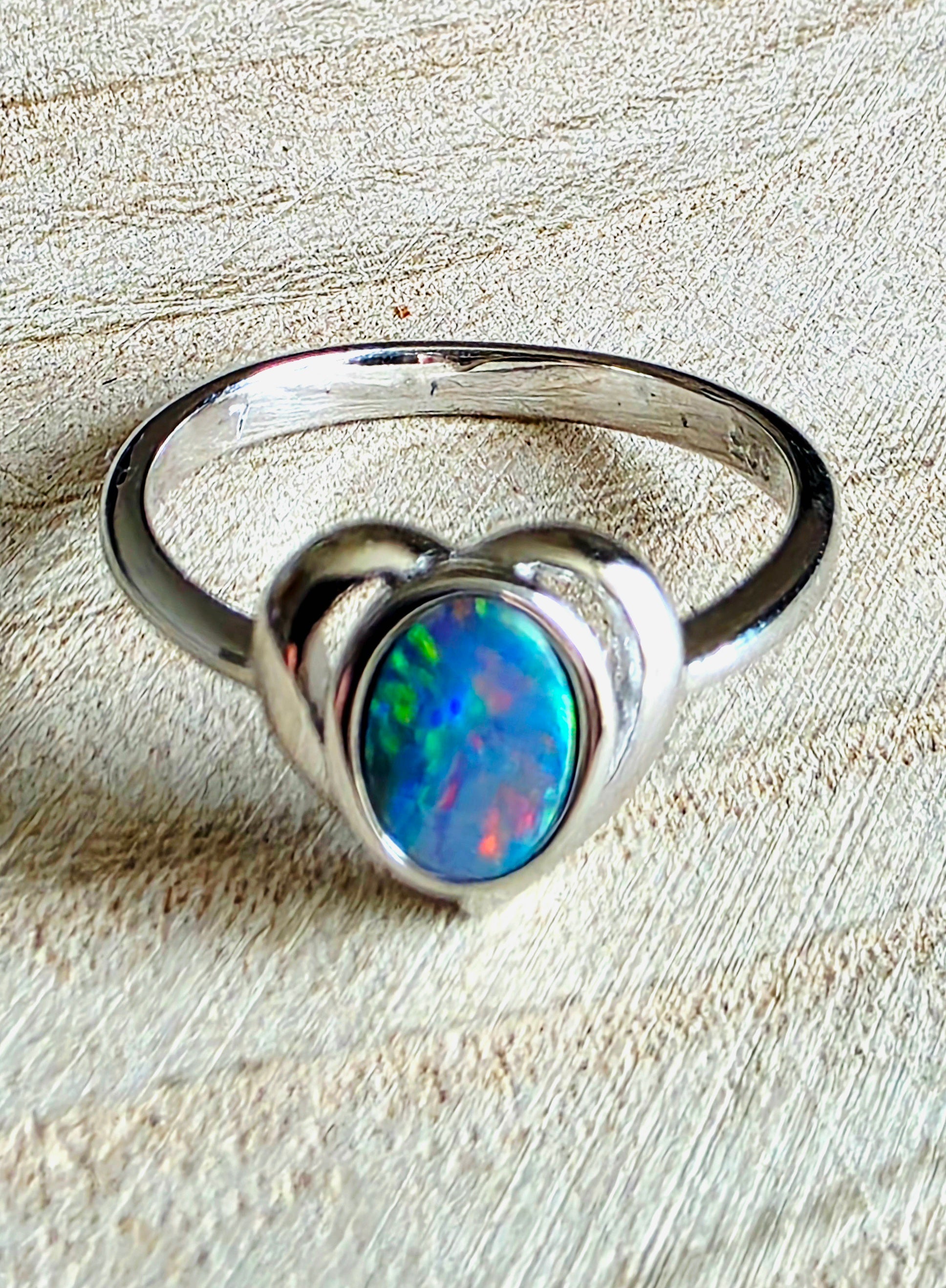 Boulder Opal Heart Ring – Bright Rolling Flash (925 Silver)